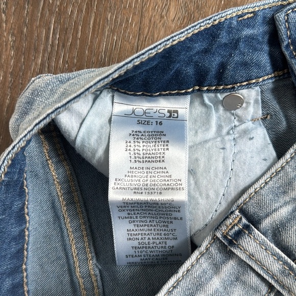 Joe’s Jeans Bermuda Jean Shorts. Girls size 16. Like new condition! - Picture 4 of 5